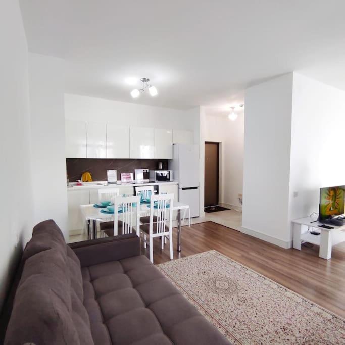Apartment 52 напротив трц Mega возле гор Almaty